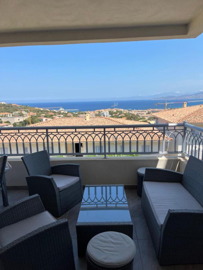 Appart Avec Terrasse Vue Sur Mer Exceptionnelle LʼÎle-Rousse Buitenkant foto